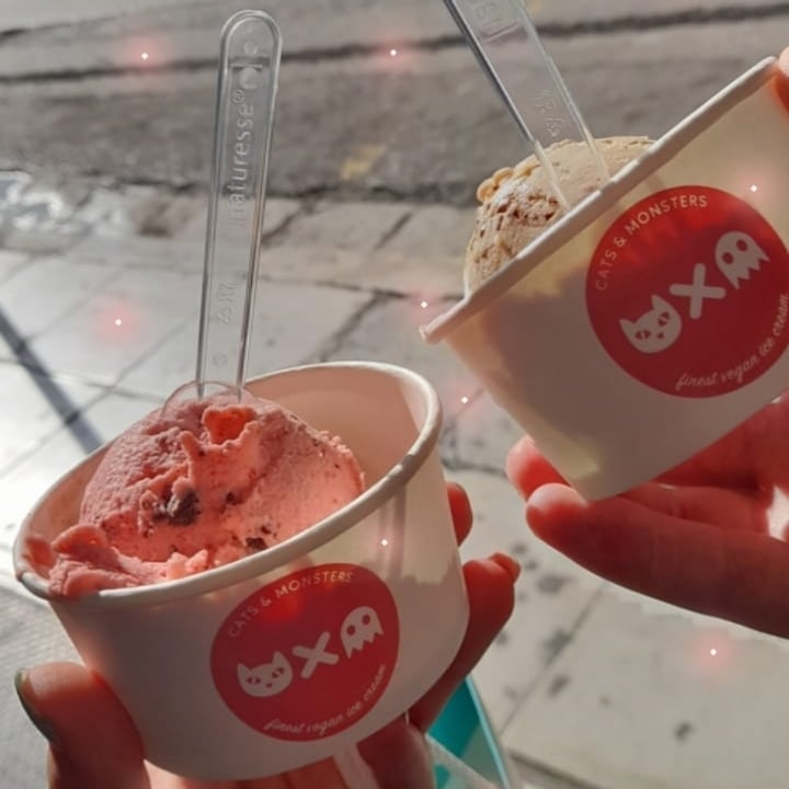 photo of Cats & Monsters - Vegan Ice Cream Athens Strawberry And Caramel shared by @mary04 on  04 Oct 2021 - review