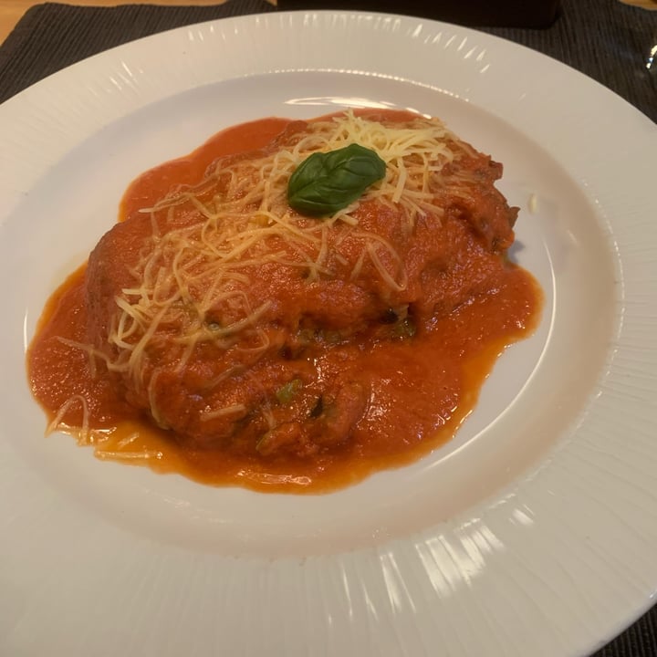 photo of Artist Lounge Vegan lasagna shared by @broccolina on  04 Dec 2021 - review