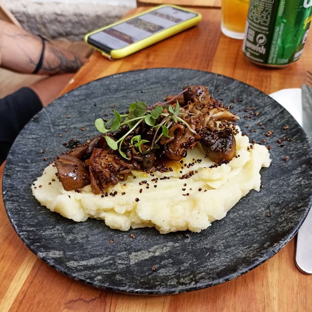 Photo of the dish “Pure de batata com shimeji”