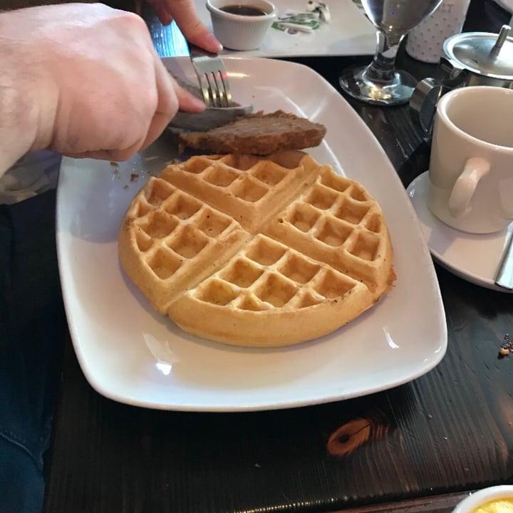 photo of 3 Brothers Vegan Cafe Chicken & Waffles shared by @quesadillaqueen on  15 Jun 2020 - review