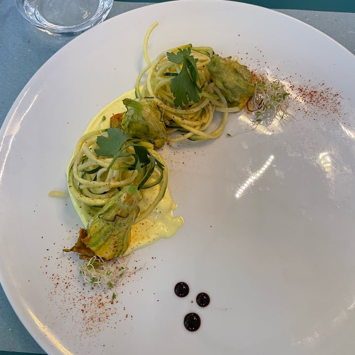 review photo of Ristorante La Casina di Alice Fiori di zucca ripieni di nicotta con spaghetti di zucchine shared by @bresciaveg on 11 Aug 2022 - review