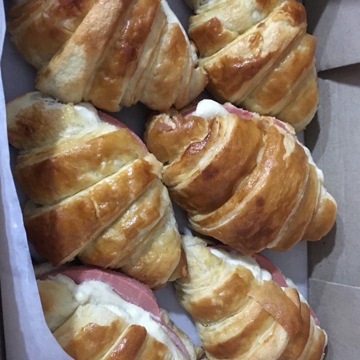 photo of Tonia Bakery Medialunas shared by @luchitaba on  23 Sep 2020 - review
