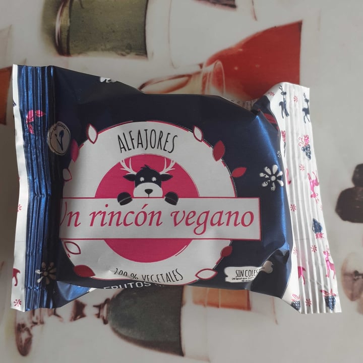 photo of Un Rincón Vegano Alfajor de Frutos del Bosque shared by @mrgin3r on  20 Apr 2021 - review
