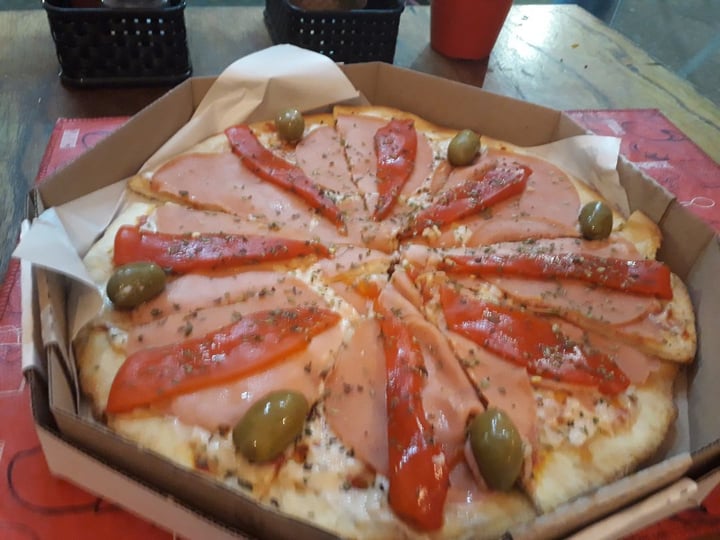 review photo of Pizza Who? Empanadas and Pizzas Premium Pizza De Jamon Y Morrones shared by @plagaa on 23 Nov 2019 - review
