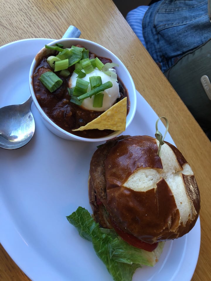 photo of J. Selby's Crispy chicken sandwich shared by @greenqueen on  05 Sep 2019 - review