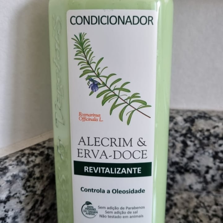 review photo of Flores & Vegetais Condicionador Alecrim e Erva-doce shared by @sandradeoliveira on 03 May 2022 - review