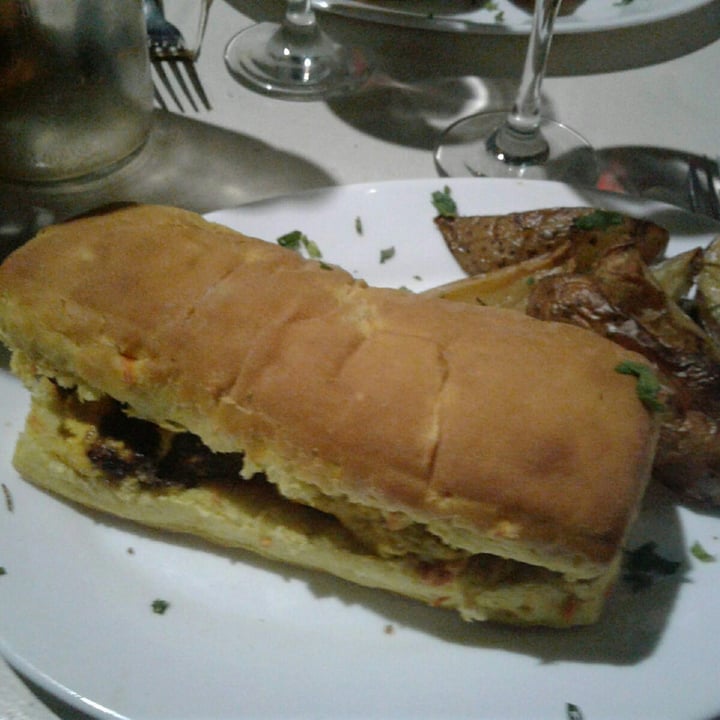 photo of Artemisia Sandwich de albóndigas shared by @ilistevo21 on  22 Apr 2021 - review