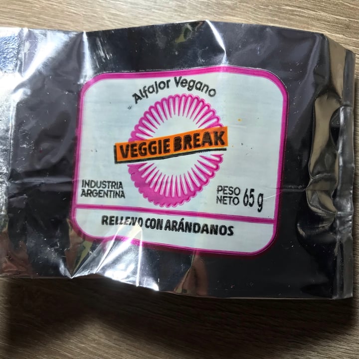 photo of Veggie Break Alfajor Vegano Relleno con Arándanos shared by @donfrancoli on  08 Jul 2021 - review