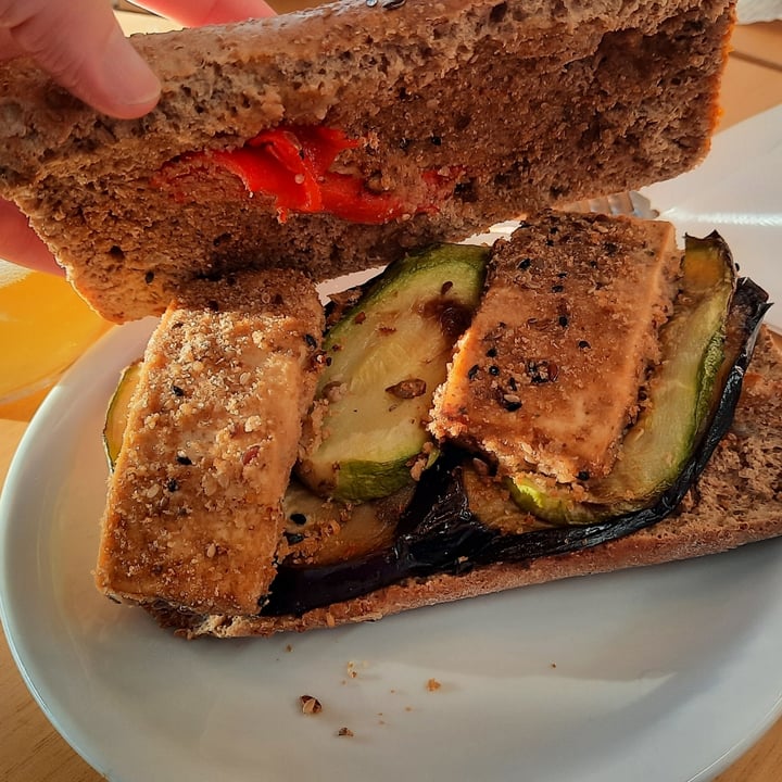 photo of Café Delirante Sandwich  de tofú shared by @paulitamonna on  18 Jul 2022 - review