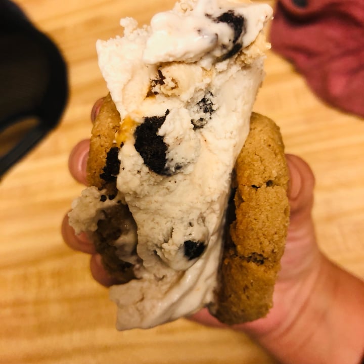 review photo of Sweet Loren's chocolate chunck cookies shared by @happyveganmomma on 19 Sep 2022 - review