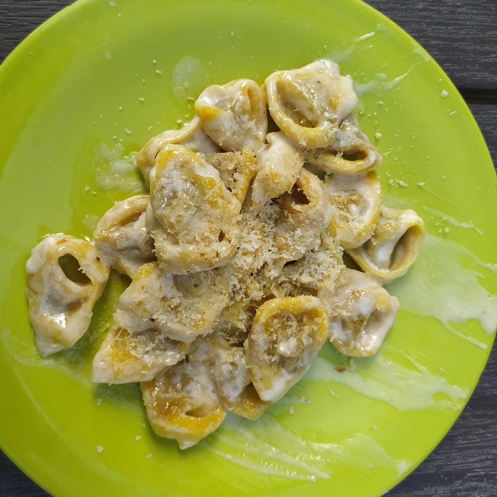 photo of La Vegana Cappelletti con ripieno di seitan shared by @lauraemissa on  27 Oct 2022 - review