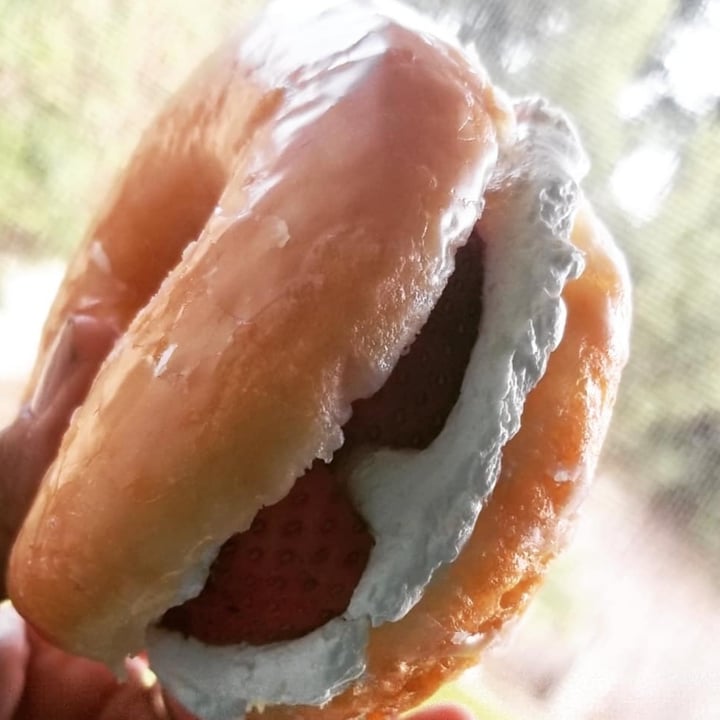 photo of Donut Friend Strawberry Cream Donut shared by @anniemae23 on  06 Aug 2020 - review