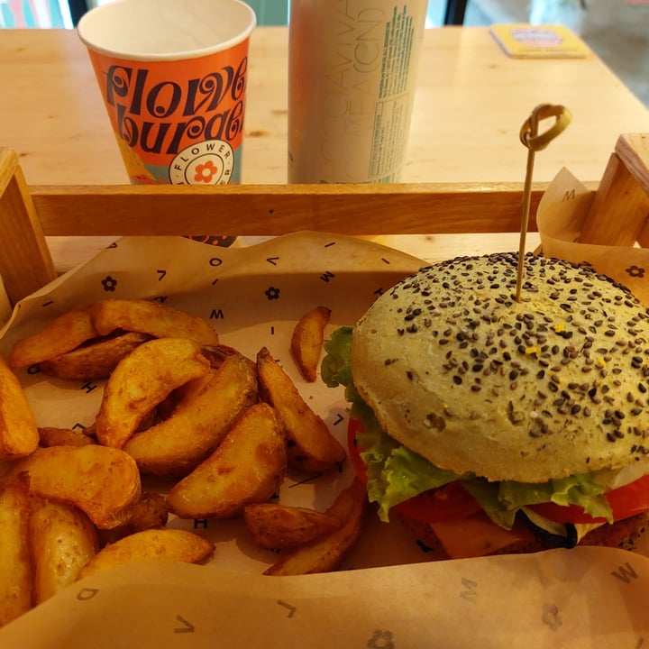 photo of Flower Burger Jungle burger bbq shared by @ericaconlac on  03 Sep 2022 - review