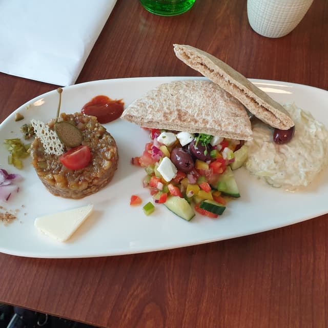Photo of the dish “Vorspeisenvariation mit Pita-Brot”