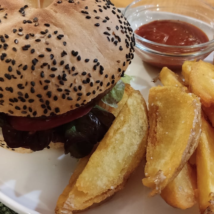 photo of A Porta Verde Hamburgurguesa de frutos secos shared by @carlabrion on  02 Aug 2022 - review