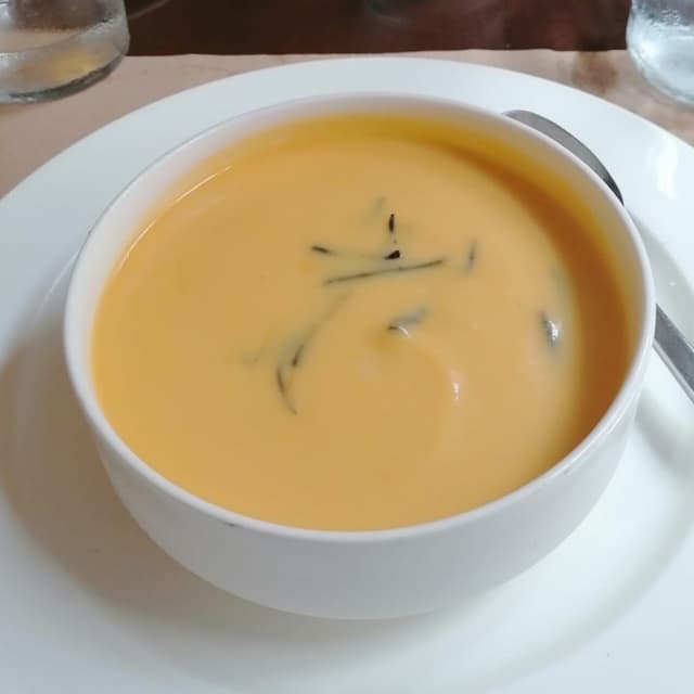 Foto do prato “Crema fría de calabaza”
