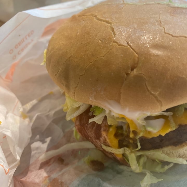 photo of Plant Power Bacon Cheeseburger shared by @monicaffac on  22 Jul 2021 - review