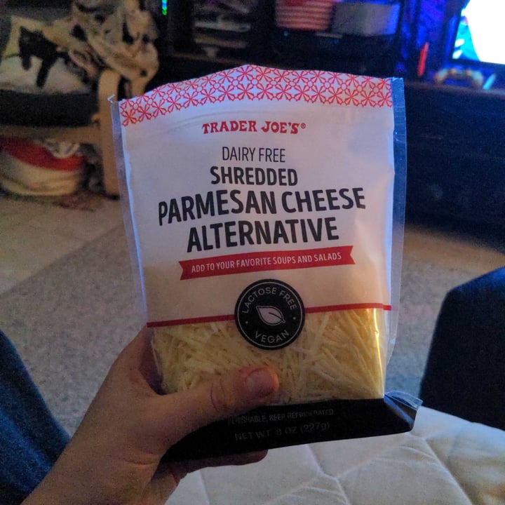 photo of Trader Joe's Dairy-free shredded parmesan cheese alternative shared by @cassiespanton on  07 Apr 2022 - review