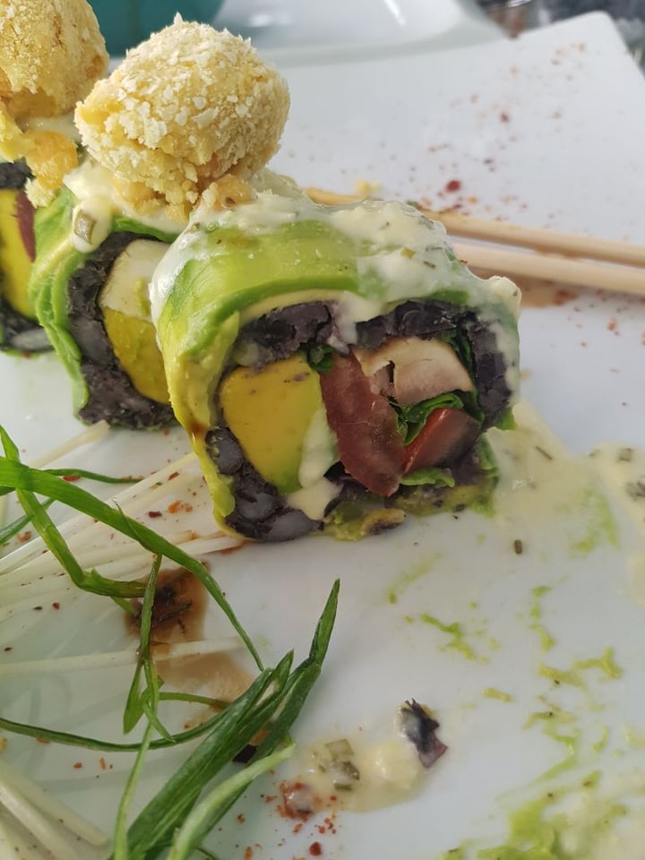 photo of QUIMEY SUSHI FUSION & GLUTEN FREE Hummus vegano roll y arrollado vietnamita veg shared by @romiauna on  23 May 2019 - review