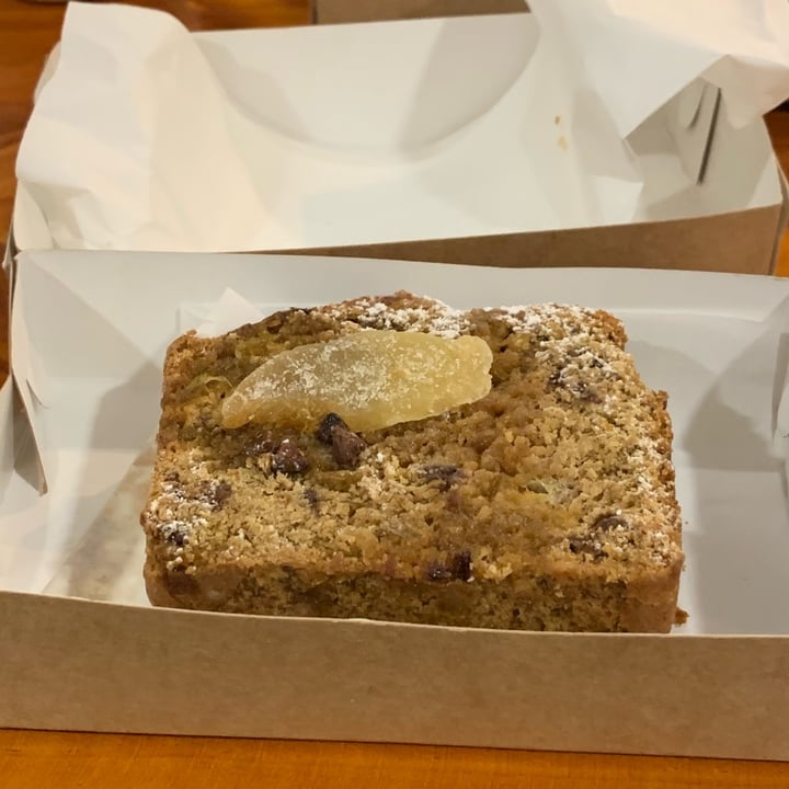 review photo of La Verdé Bio- Factoria cake de kion confitado, chips de choco y plátano shared by @gingerale on 24 Apr 2022 - review
