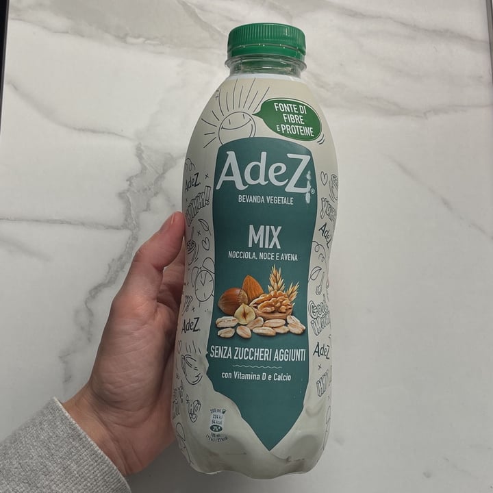 photo of AdeZ Bevanda Vegetale Mix Nocciola, Noce e Avena shared by @valeriaconte on  23 Oct 2022 - review