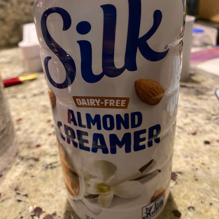 photo of Silk Almond vanilla creamer shared by @dlynn1921 on  10 May 2021 - review