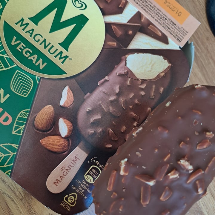 photo of Magnum Magnum Vegan Almond shared by @nickyv on  10 Jun 2022 - review