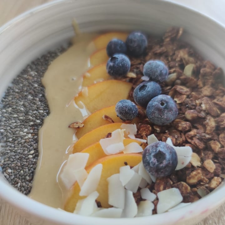 review photo of Yeni Cafe Restaurant Granola Bowl shared by @adot on 23 Aug 2022 - review