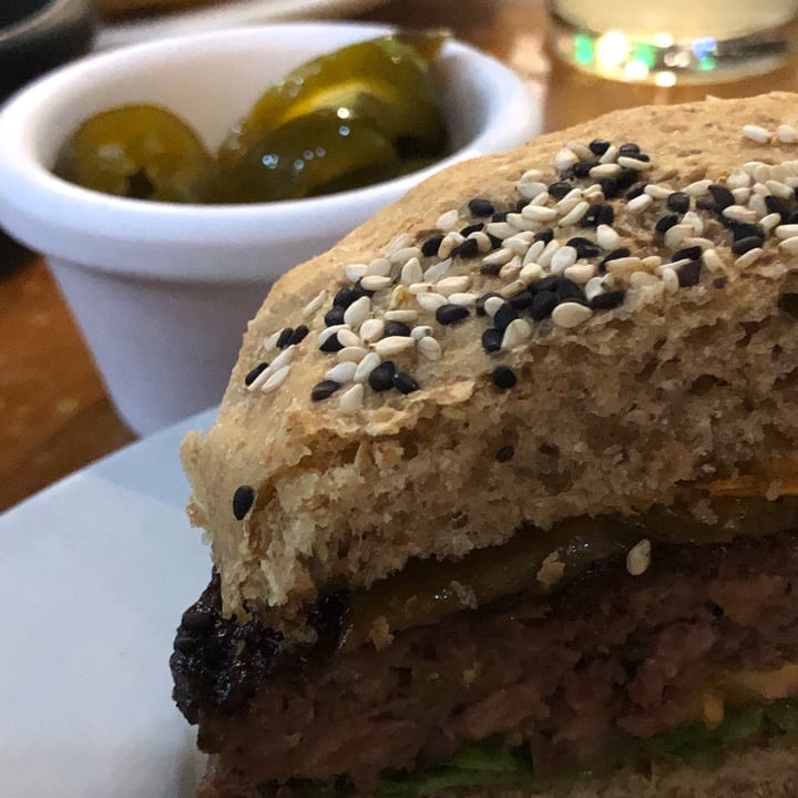 photo of Bennigan's Hamburguesa bbq vegana shared by @babyvegannn on  17 Aug 2022 - review