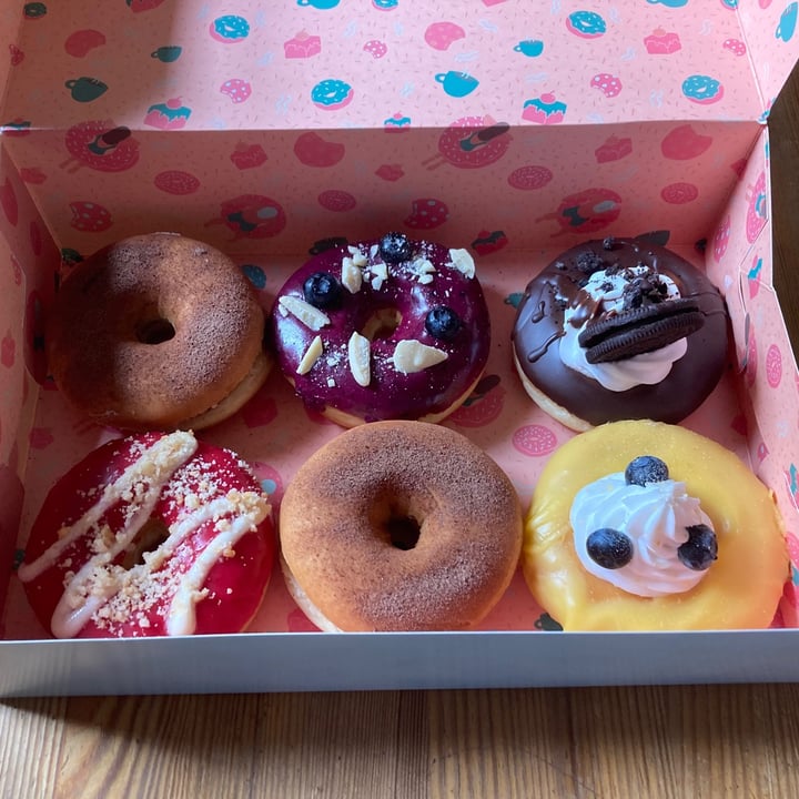 photo of Kjeks - Vegan Cakeshop Collection Box 6er Donut shared by @zuccharlini on  20 Jul 2021 - review