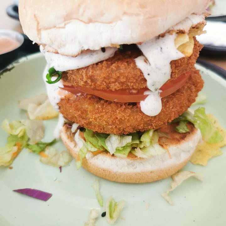 review photo of Lekker Vegan Kloof Lekker Spicy Deluxe Burger shared by @veganpower001 on 30 Jun 2022 - review