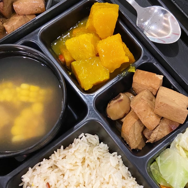 review photo of Greendot Vegetarian Bugis Junction 1 Main + 2 Greens Bento shared by @serenqipity on 24 Feb 2022 - review