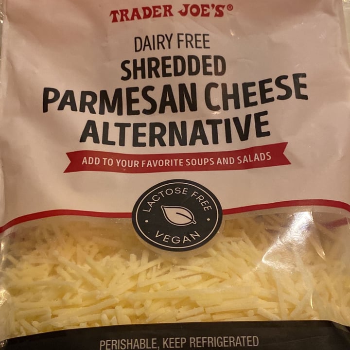 review photo of Trader Joe's Dairy-free shredded parmesan cheese alternative shared by @lovelypigs on 17 Oct 2022 - review