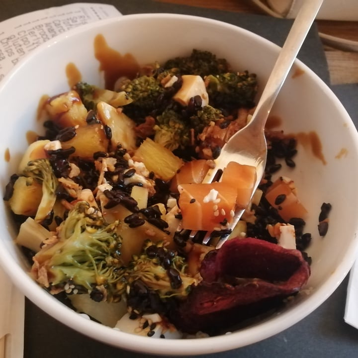 review photo of FabPoke Poke shared by @juliaellen99 on 16 May 2022 - review