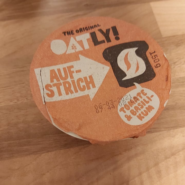 review photo of Oatly Aufstrich Tomate & Basilikum (Tomato & Basil Spread) shared by @tonja on 09 Jan 2021 - review