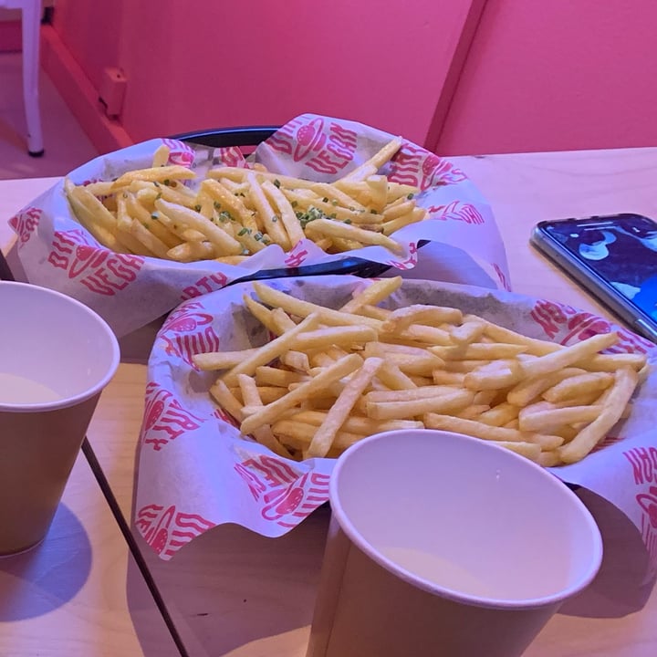 review photo of Dirty Vegan Garlic Fries shared by @cannnoli on 02 Dec 2021 - review