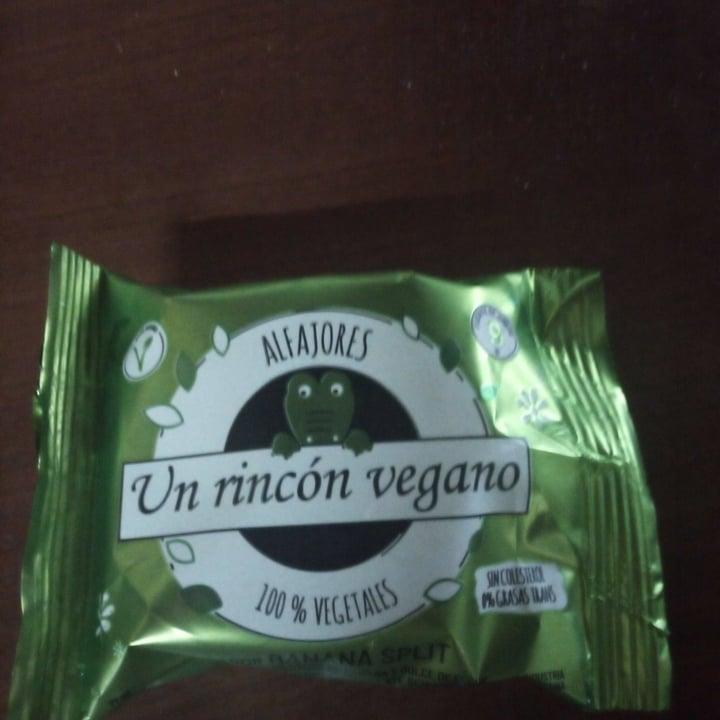 review photo of Un Rincón Vegano Alfajor Banana Split shared by @magavegan on 20 May 2021 - review