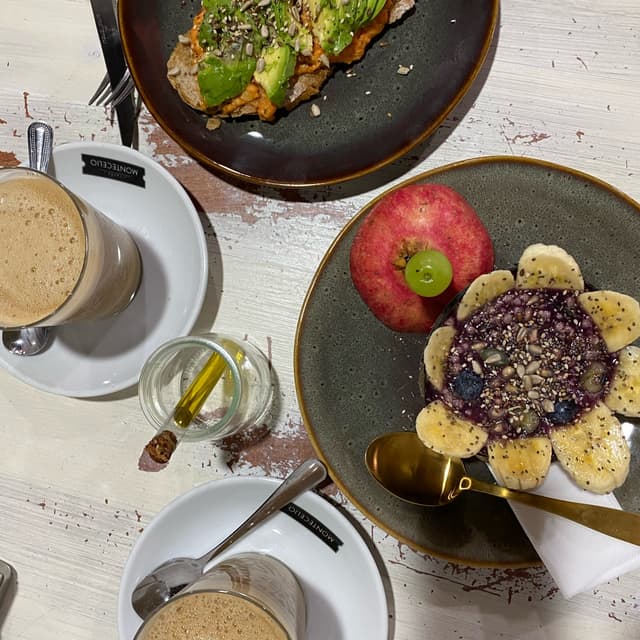 Photo of the dish “Bol de froita, sementes e granola”