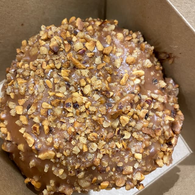 菜肴“Chocolate & Hazelnut Ganache Doughnut”的照片