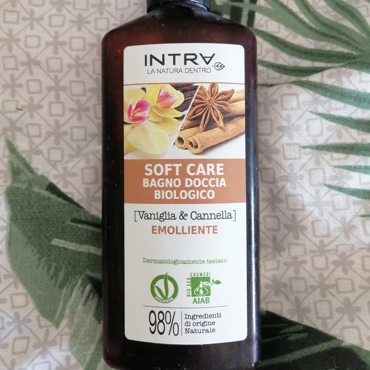 photo of Intra Natural Bagno doccia vaniglia e cannella shared by @hollybtt on  05 Apr 2021 - review