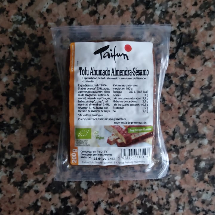 photo of Taifun Räuchertofu Mandel-Sesam shared by @alexxzamo on  24 Nov 2021 - review