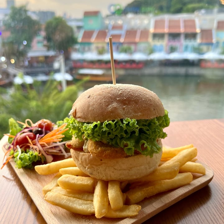 review photo of nomVnom Bistro QQ Cheezy shared by @erialc on 01 Jun 2022 - review