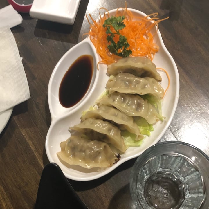 photo of OPLANTE Sushi Wok Végétalien Montreal (x Yuan) Fried Dumplings shared by @colphax on  08 Mar 2022 - review