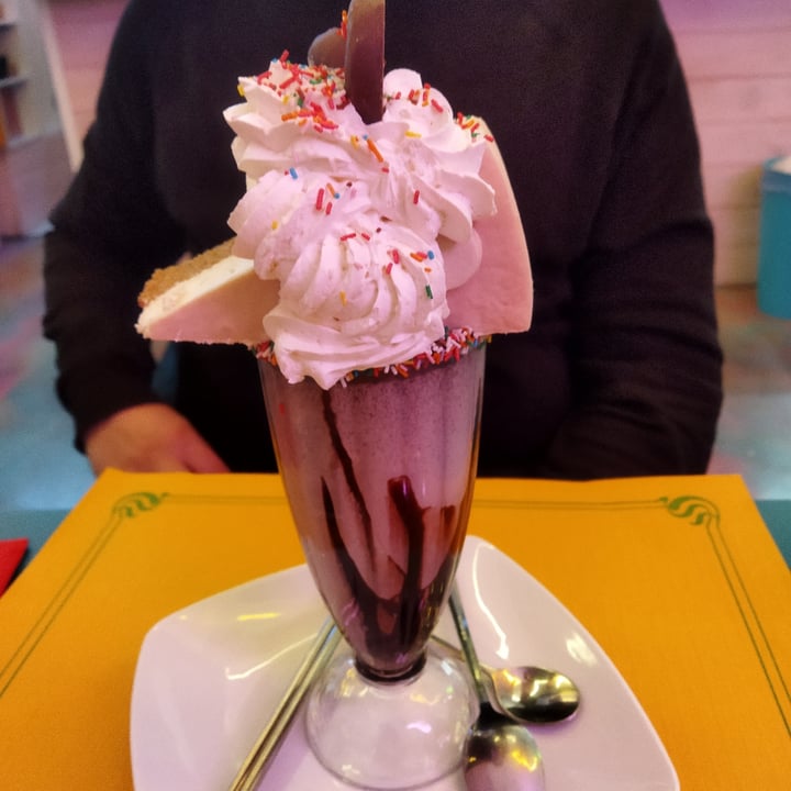 photo of Freedom Cakes Freak shake shared by @veganbeibi on  30 Jan 2022 - review