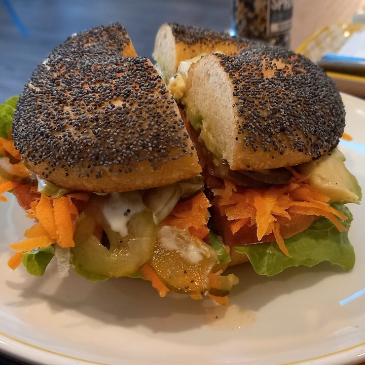 photo of Kleinsky's DELICATESSEN Veggie Bagel shared by @bettyspaghetti on  23 Apr 2021 - review