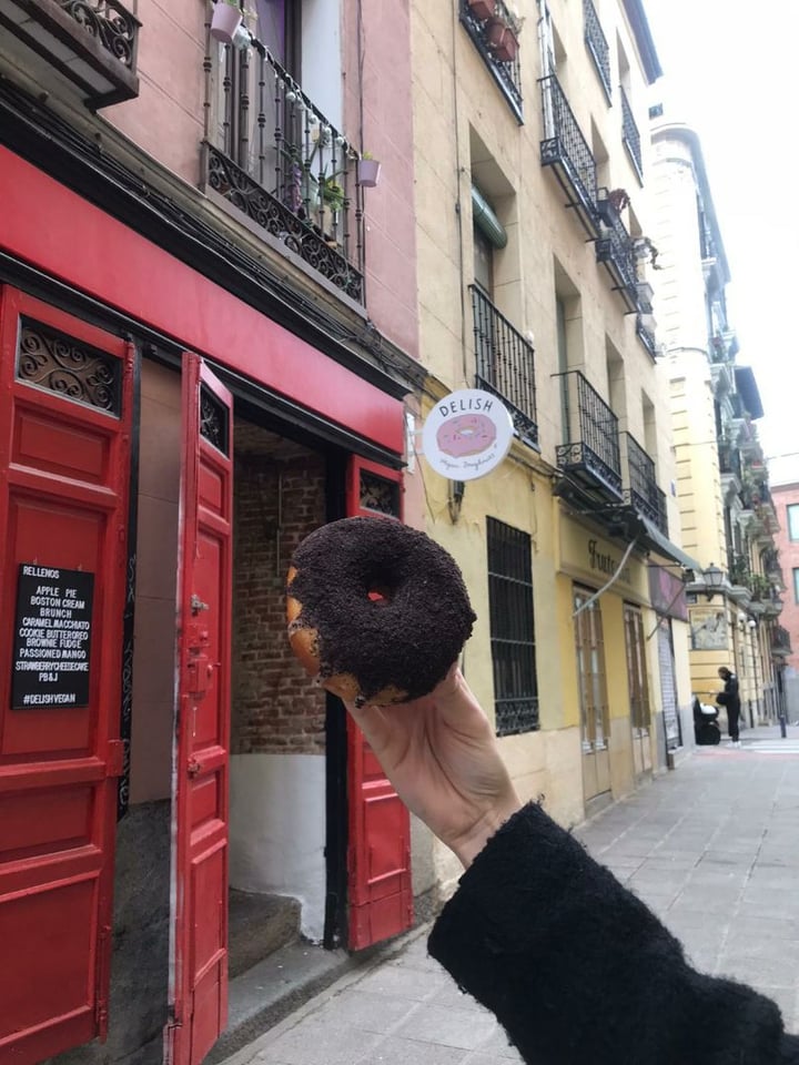 photo of Delish Vegan Doughnuts Cookie Butter Oreo Donut shared by @rociobuciegas on  05 Mar 2020 - review