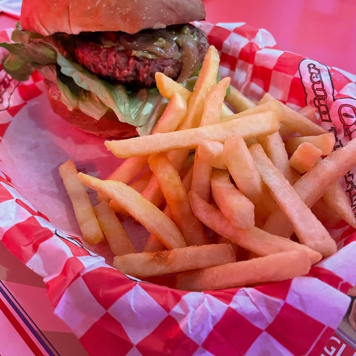 review photo of 1950 American Diner - FORTE DEI MARMI Vegan Burger Con Beyond Meat shared by @silviagoggi on 26 Apr 2022 - review