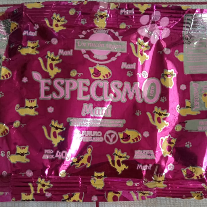 review photo of Un Rincón Vegano Especismo Alfajor Relleno de Pasta de Maní con Baño de Repostería Negro shared by @mikamaiden on 10 Apr 2021 - review