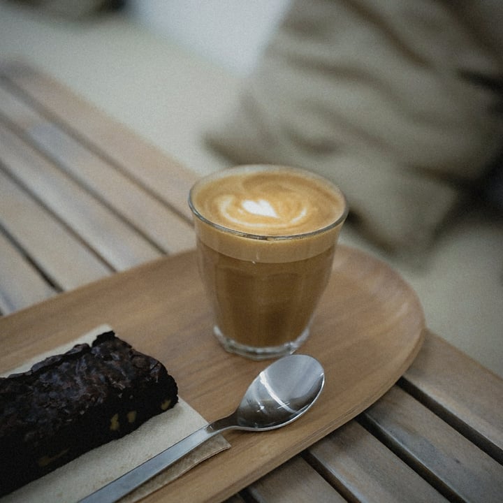 photo of AHUL bowls & coffee Brownie De Chocolate Vegano shared by @javierpascual on  24 Nov 2022 - review