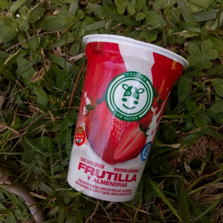 review photo of Felices Las Vacas Yogurt sabor Frutilla shared by @nahijaz on 10 Jun 2021 - review